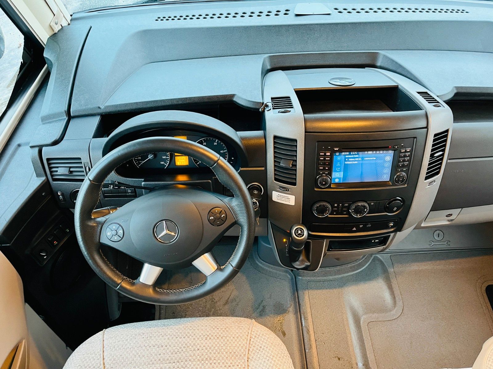 Fahrzeugabbildung HYMER / ERIBA / HYMERCAR ML-I 580 EINZELBETTEN KLIMA SAT ANHÄNGERKUPPLUNG