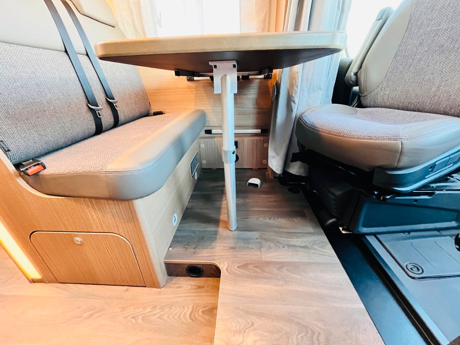 Fahrzeugabbildung Carado T 338 EINZELBETTEN HUBBETT SAT TV MARKISE
