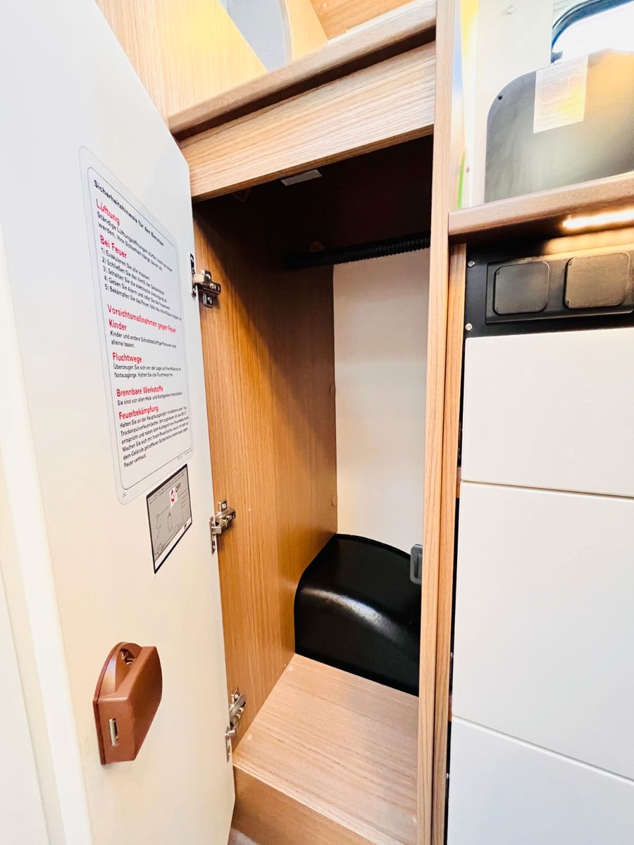 Fahrzeugabbildung Carado T 338 EINZELBETTEN HUBBETT SAT TV MARKISE