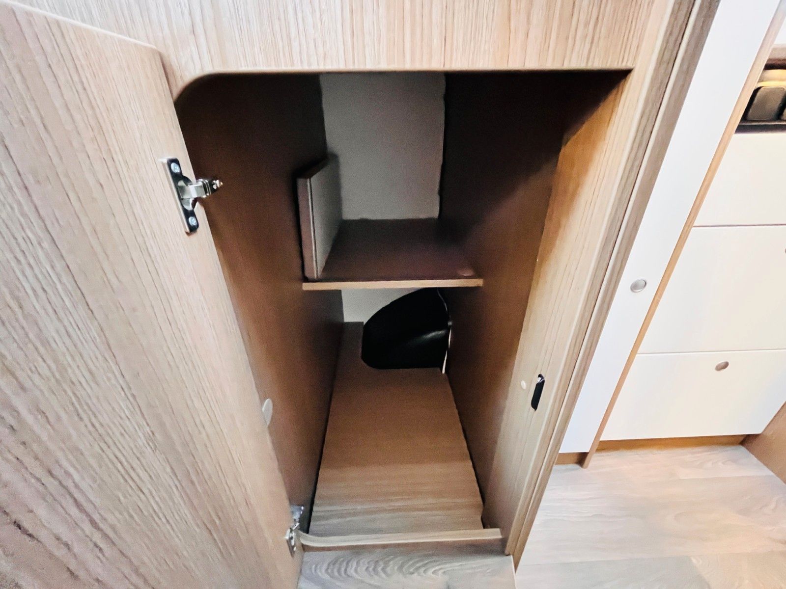 Fahrzeugabbildung Carado T 338 EINZELBETTEN HUBBETT SAT TV MARKISE
