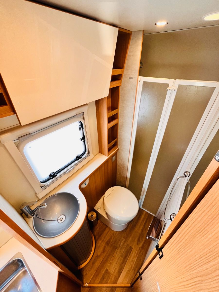 Fahrzeugabbildung Ahorn CAMP T 660 PLUS FRANZ.BETT HUBBETT 6-SITZE