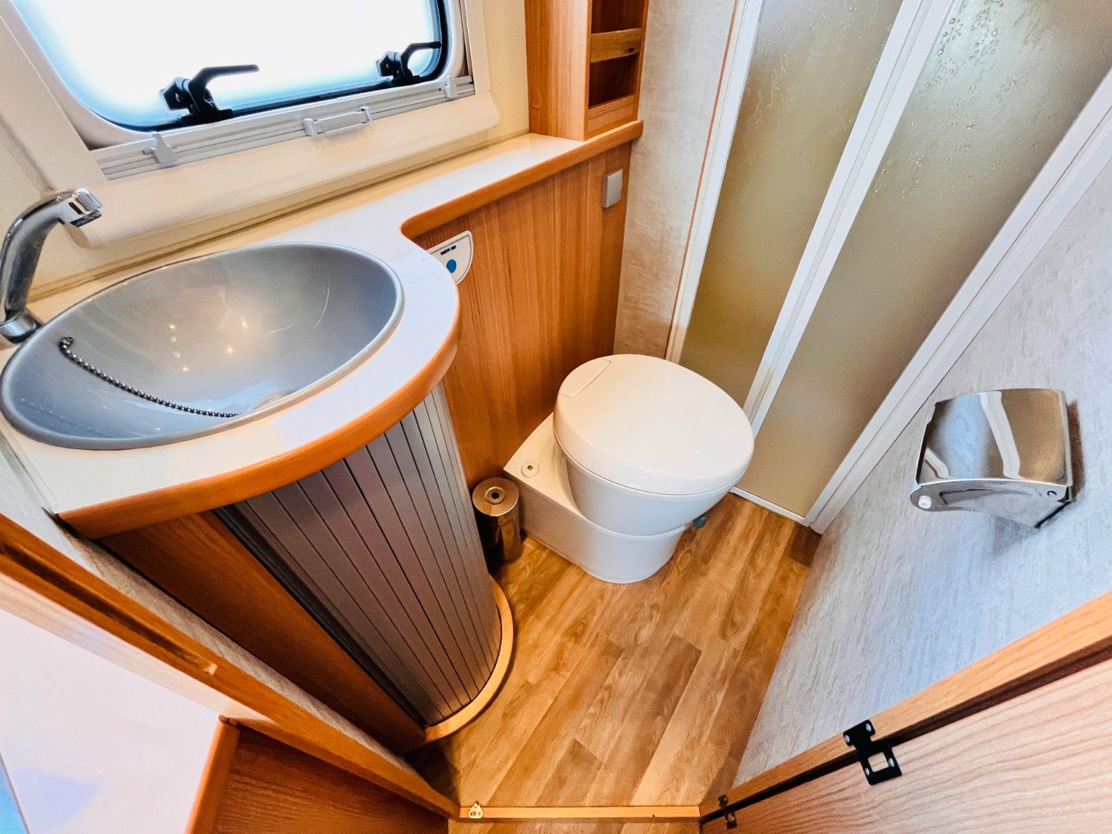 Fahrzeugabbildung Ahorn CAMP T 660 PLUS FRANZ.BETT HUBBETT 6-SITZE
