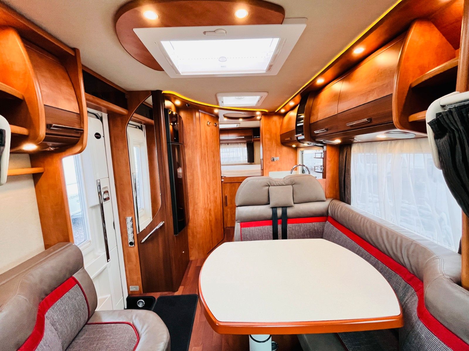Fahrzeugabbildung Carthago C-TOURER T 142 QUERBETT SAT TV 1.HAND