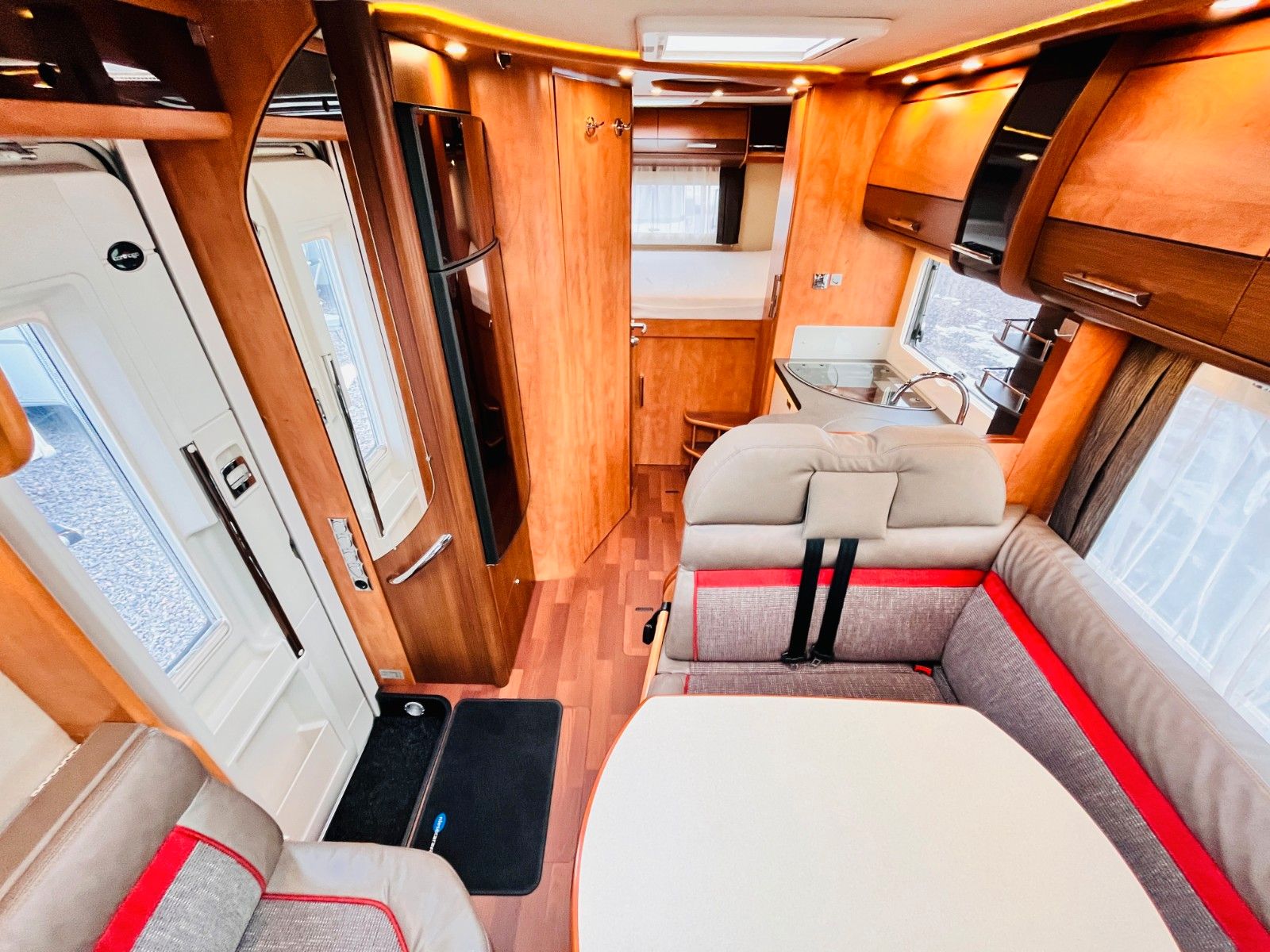 Fahrzeugabbildung Carthago C-TOURER T 142 QUERBETT SAT TV 1.HAND