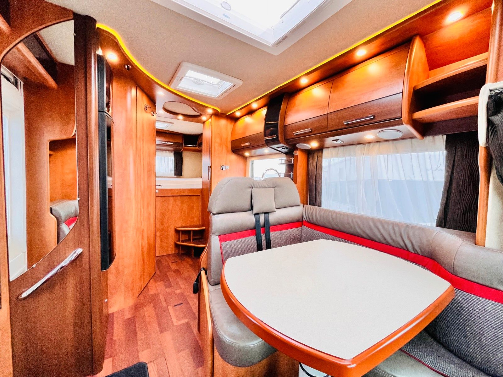 Fahrzeugabbildung Carthago C-TOURER T 142 QUERBETT SAT TV 1.HAND