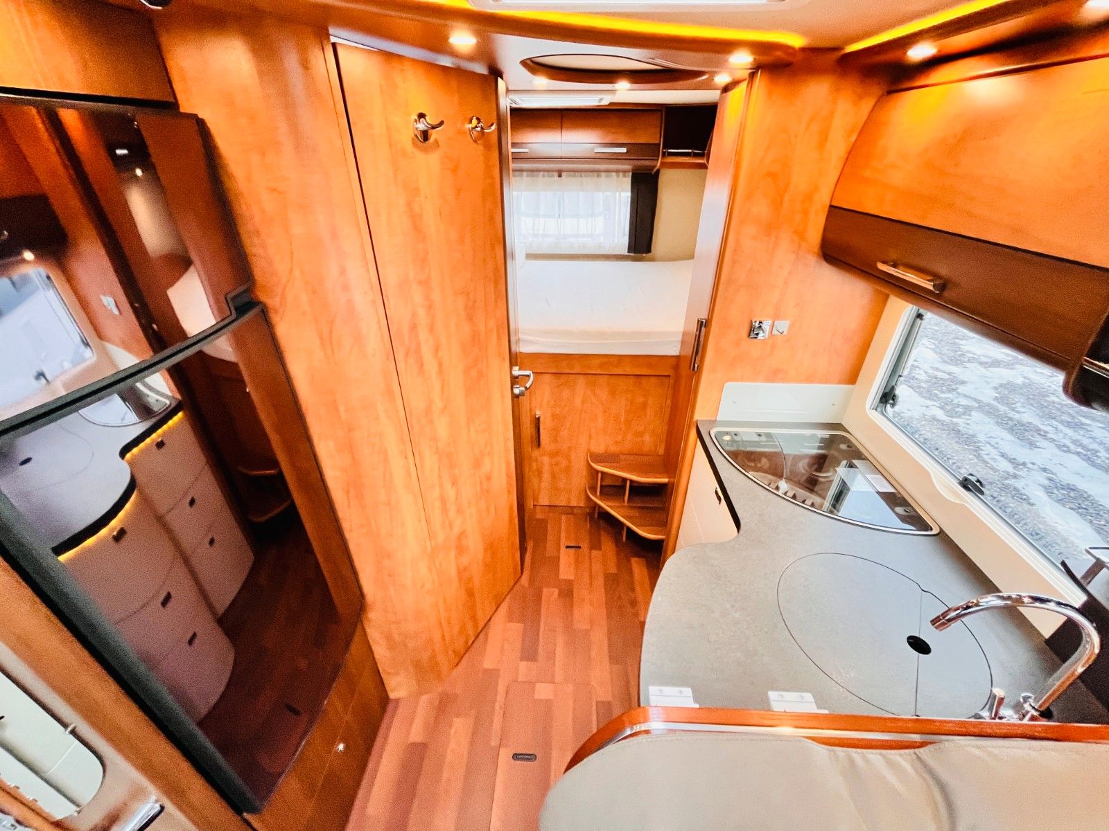 Fahrzeugabbildung Carthago C-TOURER T 142 QUERBETT SAT TV 1.HAND