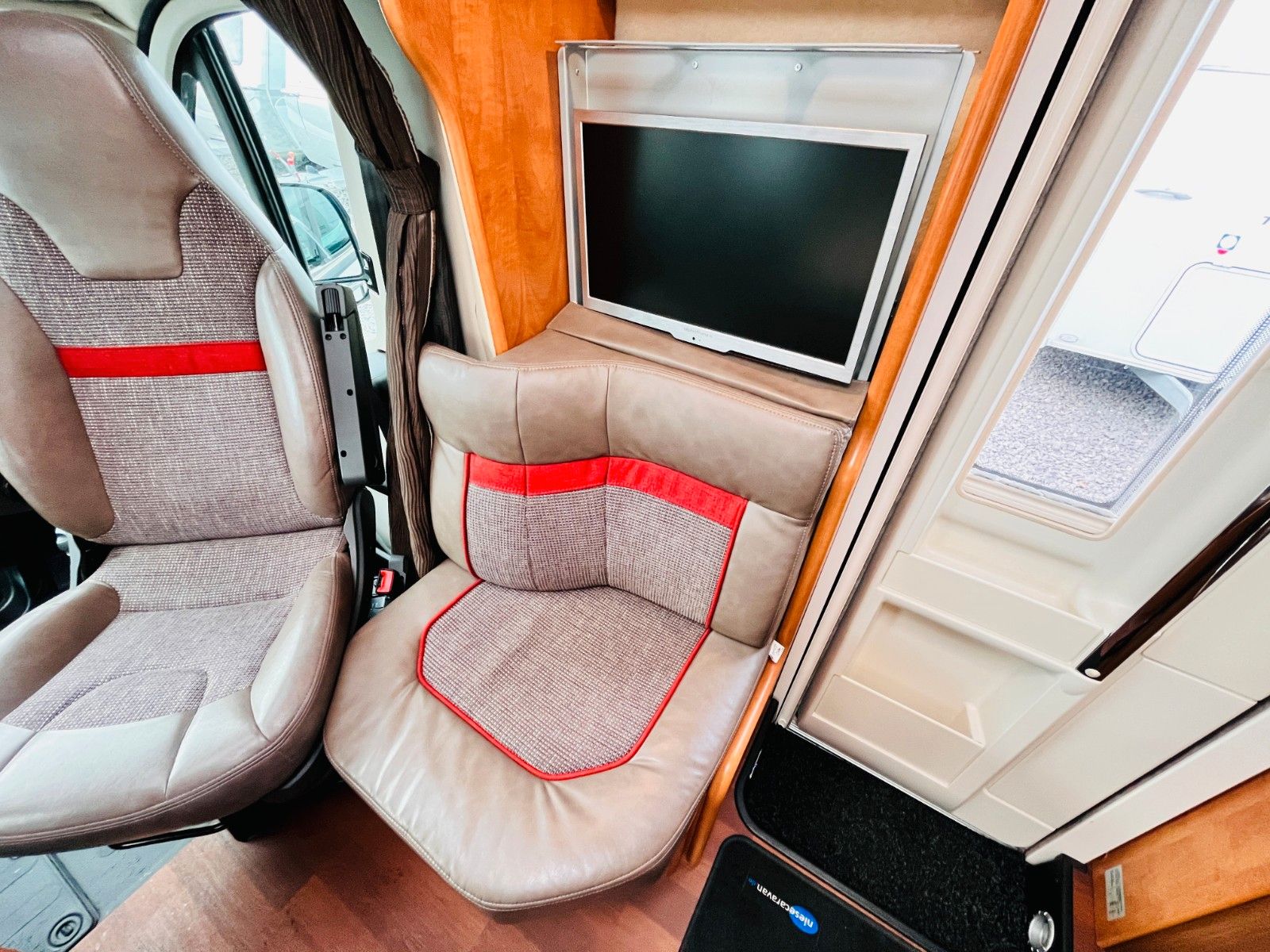 Fahrzeugabbildung Carthago C-TOURER T 142 QUERBETT SAT TV 1.HAND