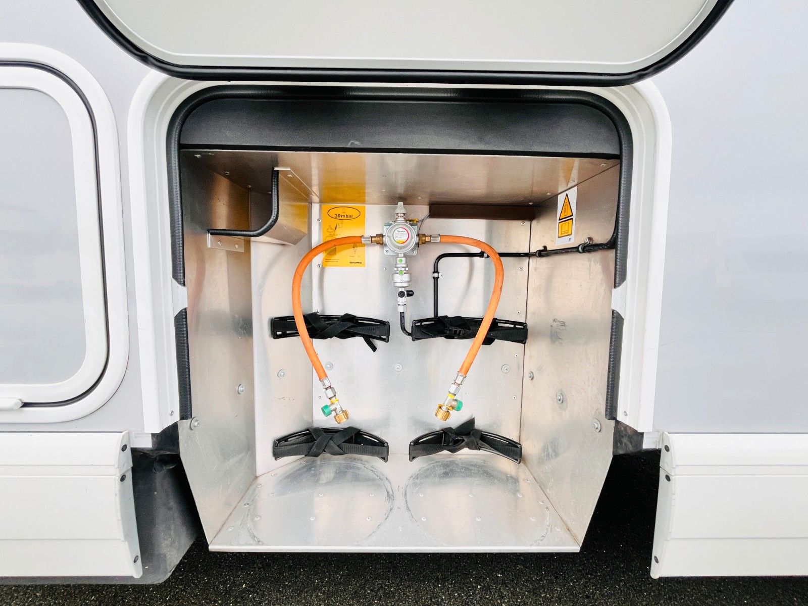Fahrzeugabbildung Carthago C-TOURER T 142 QUERBETT SAT TV 1.HAND