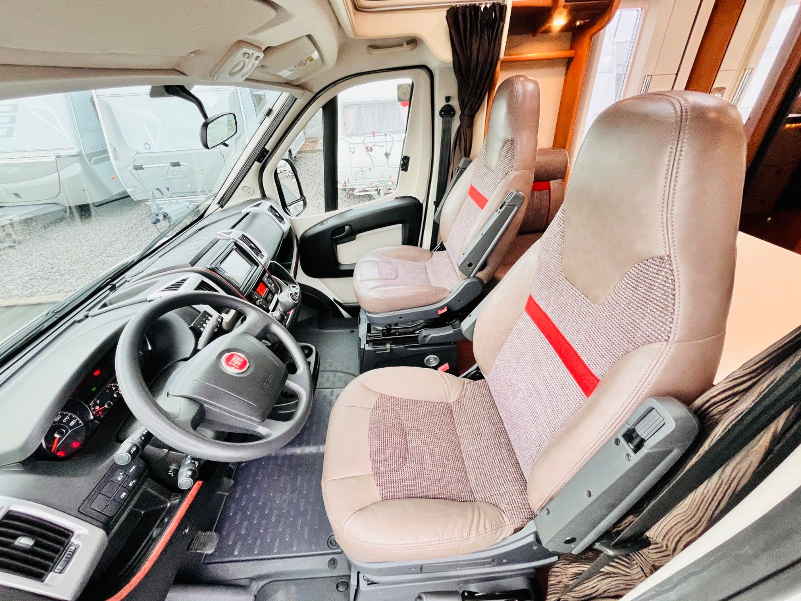 Fahrzeugabbildung Carthago C-TOURER T 142 QUERBETT SAT TV 1.HAND